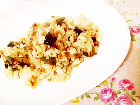 豚挽肉と玉葱のワカメ炒飯